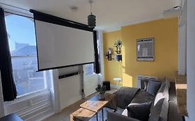 Central Seaside Apartment With Home Cinema
